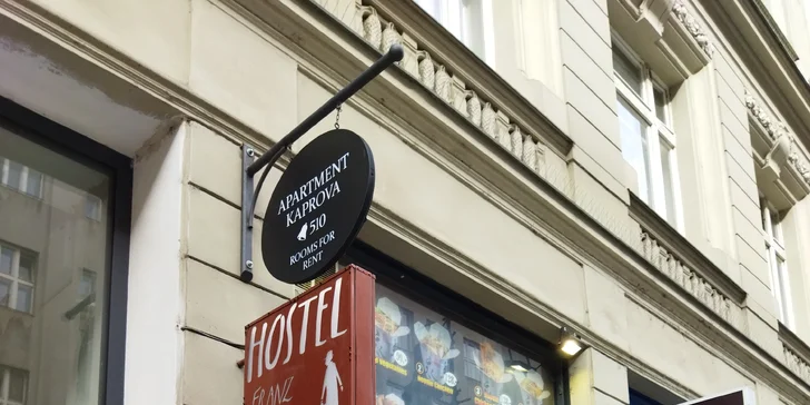 Rezervaci nepotřebujete, kódem voucheru se prokážete na místě.