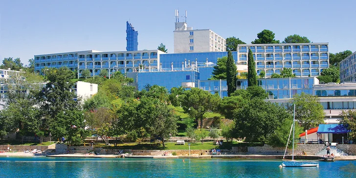 3* Hotel Gran Vista Plava Laguna se nachází v Poreči, jen 2 min. chůze od pláže (200 m). 