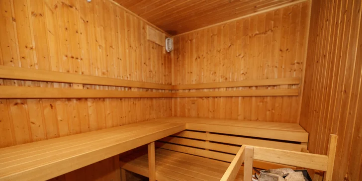 Přímo v hotelu můžete relaxovat v sauně, nebo si třeba zahrát kulečník. 