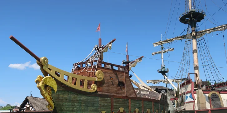 Park je tematicky rozdělen, a tak postupně podniknete výlety do historie i do různých koutů světa.