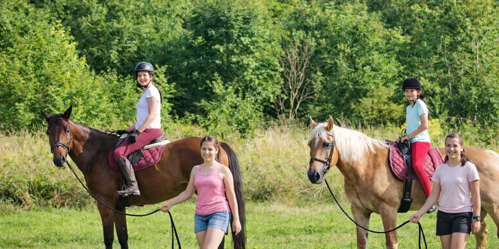 Po krátké instruktáži nasednete a vydáte se sami nebo ve dvou na romantickou jízdu. Varianta pro dva zahrnuje i láhev sektu.