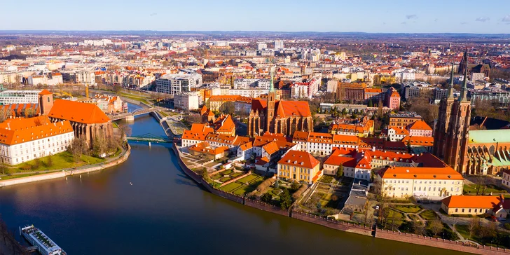 Rynek s historickou radnicí jen 1 km daleko.