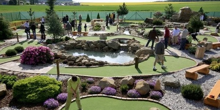 Adventure golf pro dva nebo pro rodinu včetně občerstvení v ceně. Zábava pro všechny a navíc děti do 100 cm zdarma!