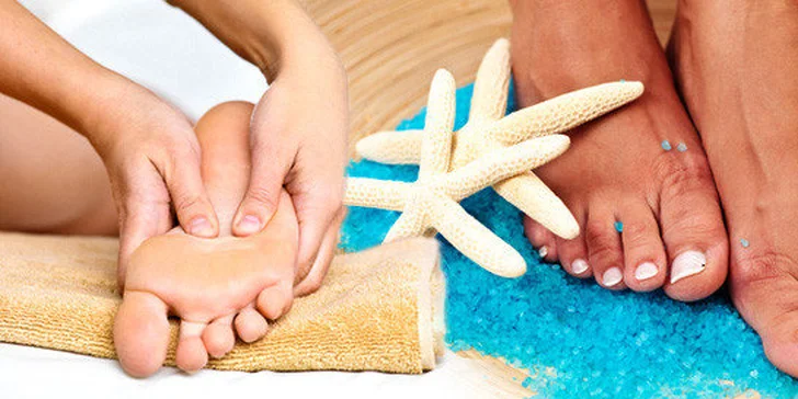 Mokrá regenerující Spa pedikúra s mořskou řasou, mátou, mandlovým a jojobovým olejem