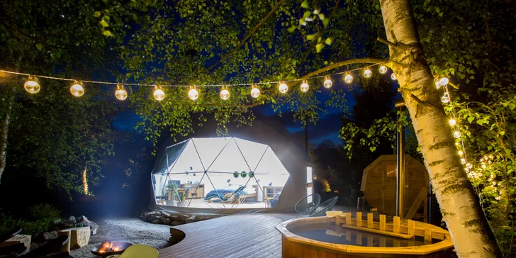 Jen si představte tu romantiku ve wellness pod hvězdami.