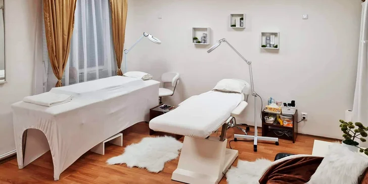 Čeká vás 40minutová liftingová masáž a fototerapie neboli terapie světlem. 