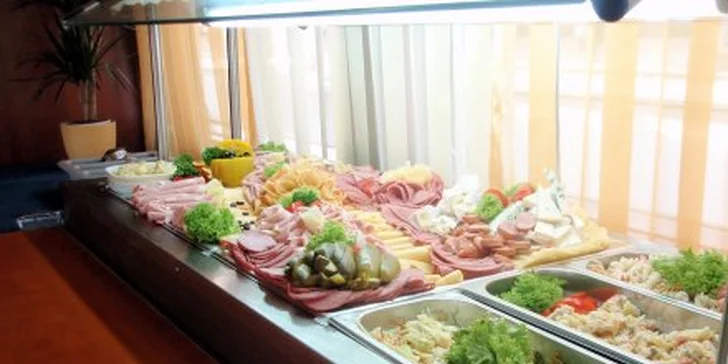 325 Kč za dvouhodinovou plavbu po Vltavě s bohatým obědem na lodi a aperitivem. Romantická záležitost a Praha z nové perspektivy se slevou 50 %.