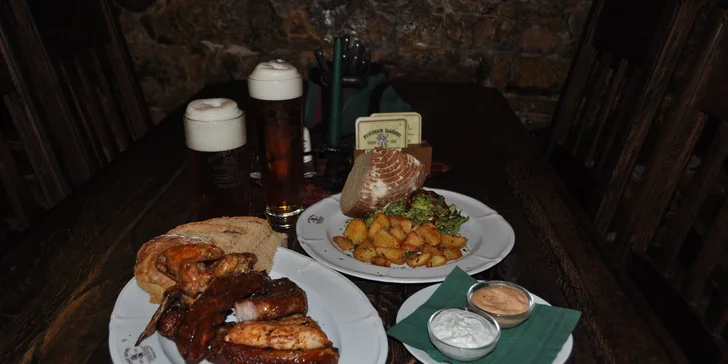 Mix grilovaného masa pro 2-4 osoby + přílohy a pivo