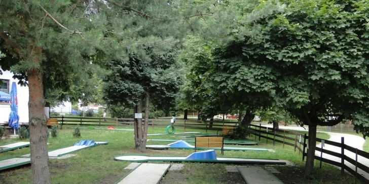 Letní permanentka či jednorázový vstup na minigolf