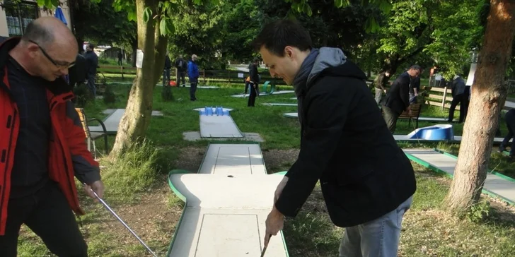 Letní permanentka či jednorázový vstup na minigolf