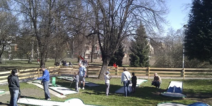 Letní permanentka či jednorázový vstup na minigolf