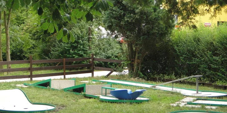 Letní permanentka či jednorázový vstup na minigolf