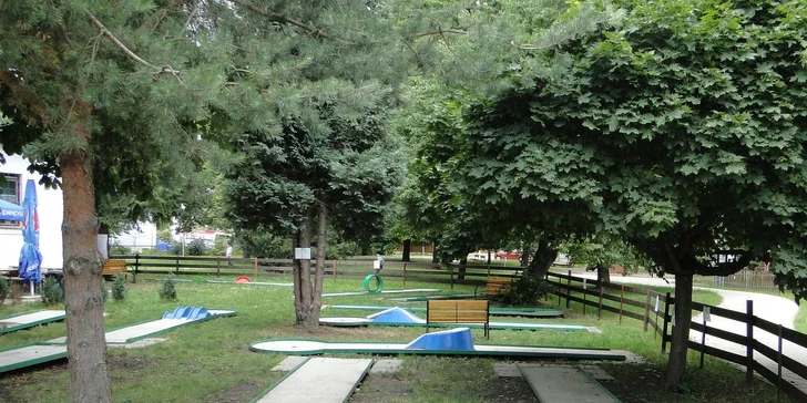 Letní permanentka či jednorázový vstup na minigolf