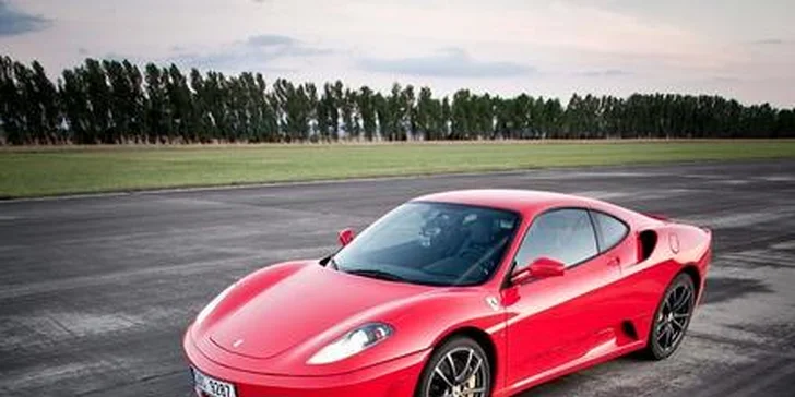 Luxusní jízda sporťákem na letišti Líně