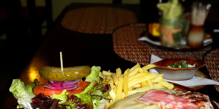 Sleva 50 % na burgery v A1 restaurant