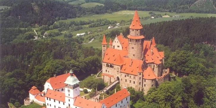 4 nebo 5 dní na chatě s polopenzí, bazénem, masáží a jízdou na koni pro 4-8 osob