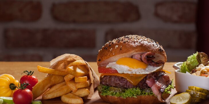 Sleva 40 % na burgery v Burger Baru (Dolce Villa Hotel)