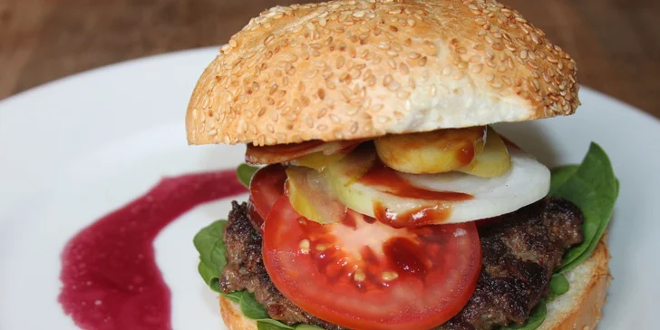 Sleva 40 % na burgery v restauraci Tinto