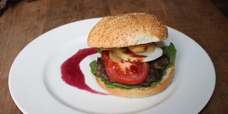 Sleva 40 % na burgery v restauraci Tinto