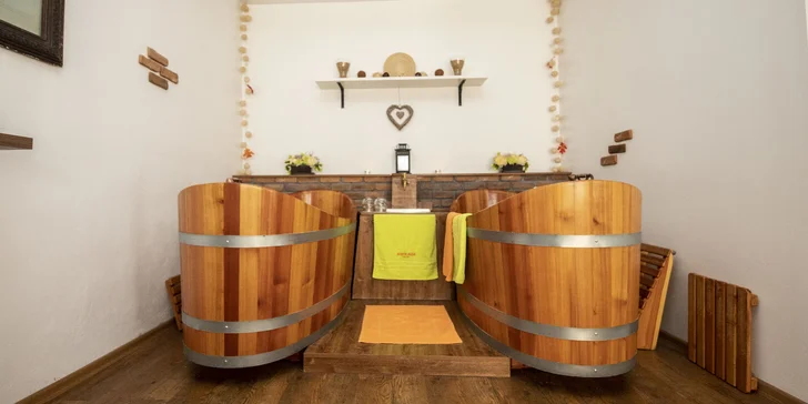 Pánové ocení neomezenou konzumaci piva Bernard (pípu najdete přímo vedle lázně), dámy zas blahodárný vliv procedur na krásu vlasů a pleti.
