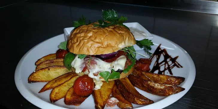 50% sleva na hovězí burger z Gyros & Grill Bar