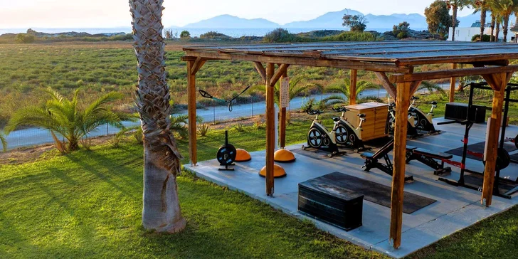 Hlavní restaurace Casa Paradiso Restaurant s prostornou terasou sází na regionální poctivost a čerstvost.