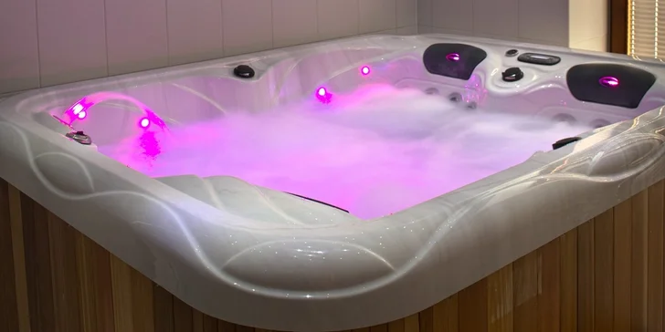 Hodina báječné relaxace pro dva v privátní vířivce