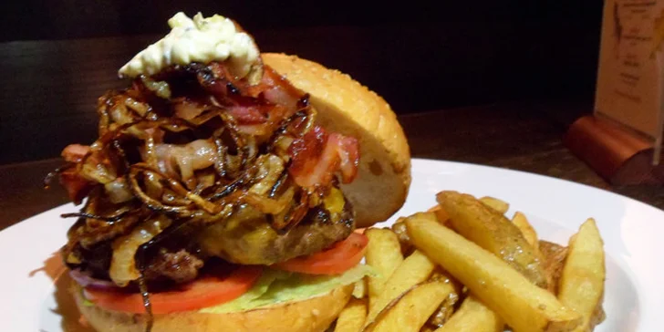 Sleva 40 % na burgery v Jámě a Jáma Steak House