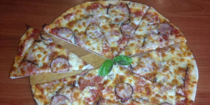 Dvě křupavé pizzy dle výběru v restauraci Georgia