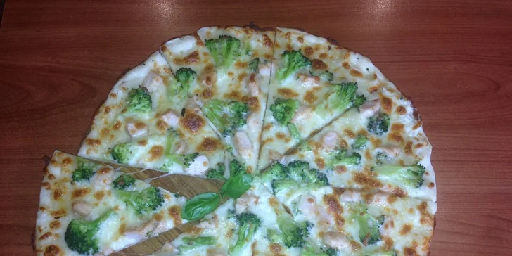 Dvě křupavé pizzy dle výběru v restauraci Georgia