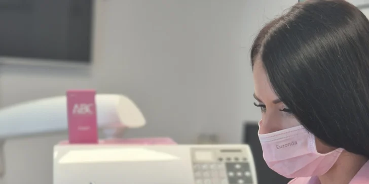 Vše probíhá v příjemném prostředí kliniky, kterou najdete jen 150 m od zastávky ÚMOb Jih.