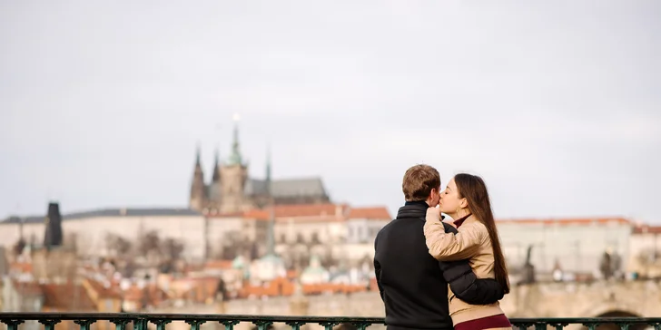 Užijte si výhledy na Pražský hrad a projděte se do centra.