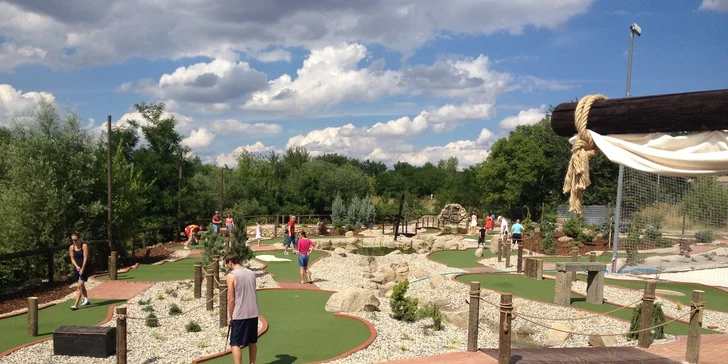 Permanentky na 5 či 10 vstupů na pirátský minigolf