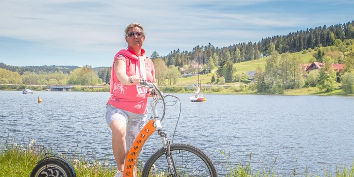 Můžete si objet celé Lipno a navštívit vyhlášenou Stezku korunami stromů a také naučnou stezku Lipno–Frymburk a mnoho dalšího.