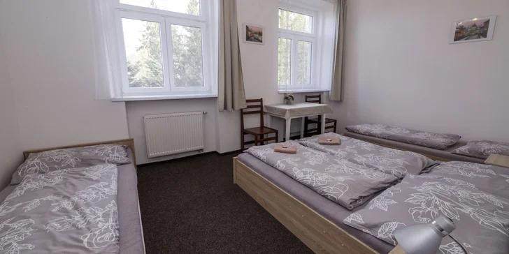 Připravený pro vás bude pokoj s pohodlným zařízením.