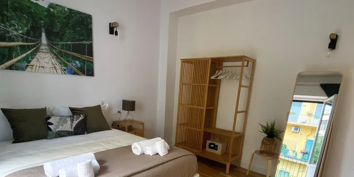 ... a manželskou postel.