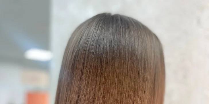 O hloubkovou regeneraci a dlouhodobé vyhlazení se postará brazilský keratin.