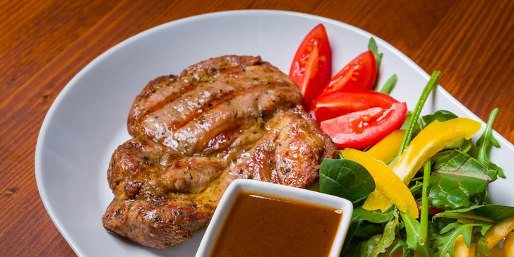V romantické variantě si vychutnáte i tříchodové menu.