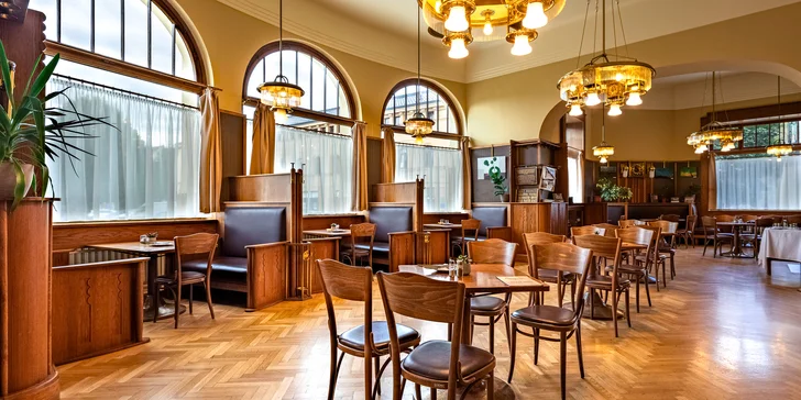 V druhém typu kurzu se kromě espressa a cappuccina naučíte jak připravit Cointreau kávu dle osvědčené receptury. 