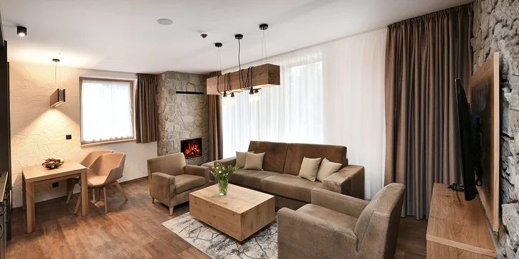 Príjemný oddych s panoramatickými výhľadmi na okolitú prírodu ponúka apartmán Deluxe, kde sa zmestia 2–4 osoby. 