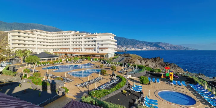 Kanárské ostrovy: 4* hotel H10 Taburiente Playa, letenky, terasa s bazény a výhledem na oceán