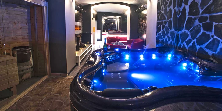 Odpočiňte si sami nebo ve 2 v privátním wellness s krbem, saunou a vířivkou