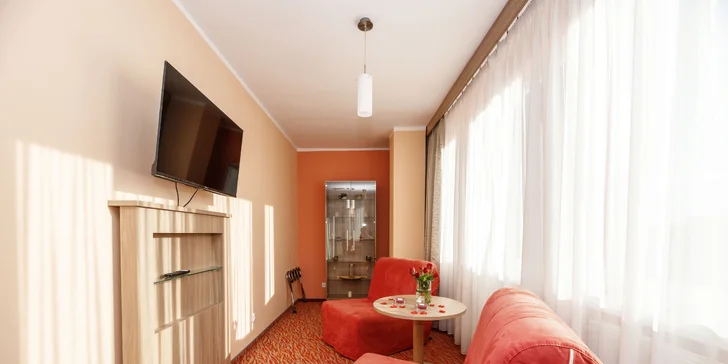 Apartmán má navíc obývací kout. 