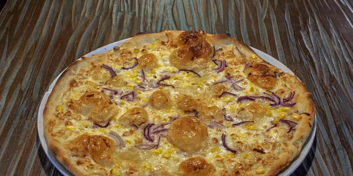Dáte si Ženu za pultem nebo Švejka? I takhle se tu jmenují pizzy...