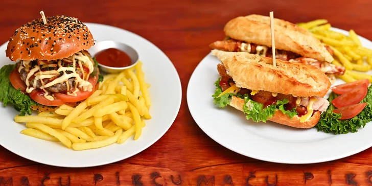 Peruánský burger nebo sendvič a hranolky s omáčkou pro 1 nebo 2 osoby