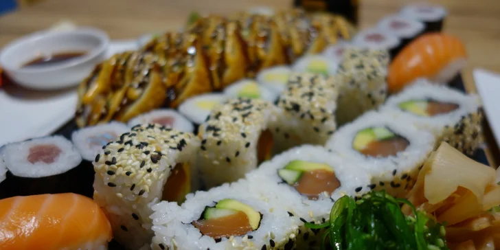 Za příplatek vám sushi zabalí s sebou. Box stojí 30 Kč. 