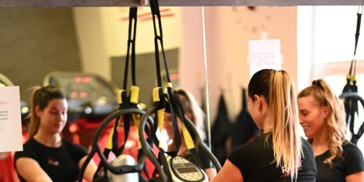 Power Plate, na kterém cvičíte 30 minut  s osobní trenérkou, vhodné i pro maminky s dětmi