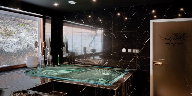 K dispozici budete mít i vířivku.
