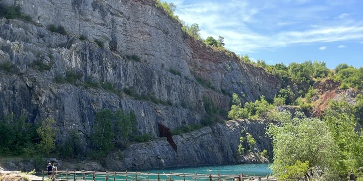  Aby byl váš zážitek dokonalý, nezapomeňte si přibalit pevnou obuv, teplejší mikinu do chladného podzemí a dostatek jídla i pití. 