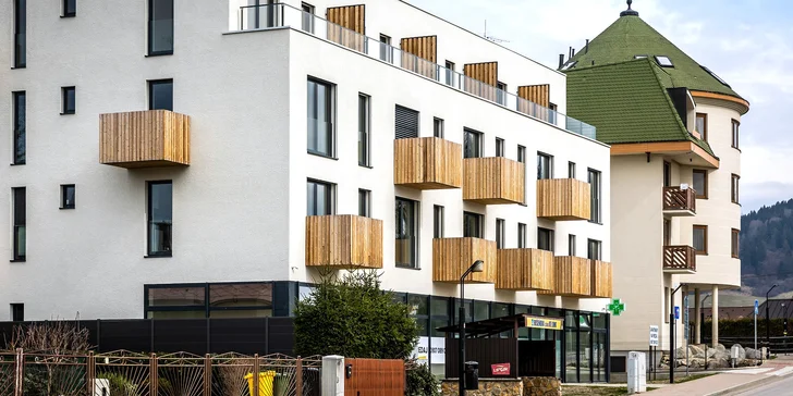 Zcela nové moderní apartmány v novostavbě Bešeň se nacházejí v centru Bešeňové jen 800 metrů od oblíbeného vodního parku Bešeňová.